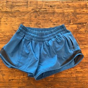 blue lululemon shorts 2.5 inch